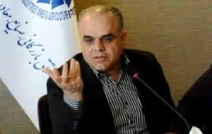 تعداد زیادی دلال در راهرو ادارات کار از کارگر و کارفرما پول می‌گیرند