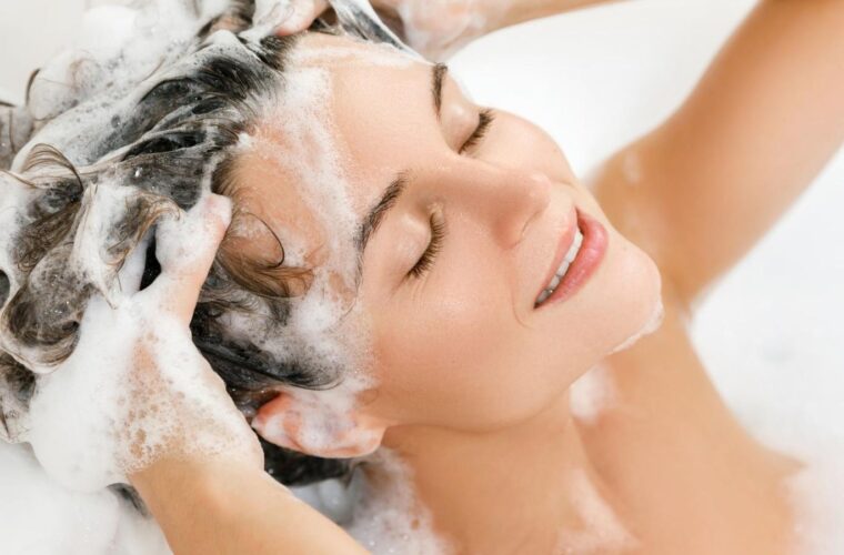 شامپوی بدون سولفات چیست و برای مو مفید است؟