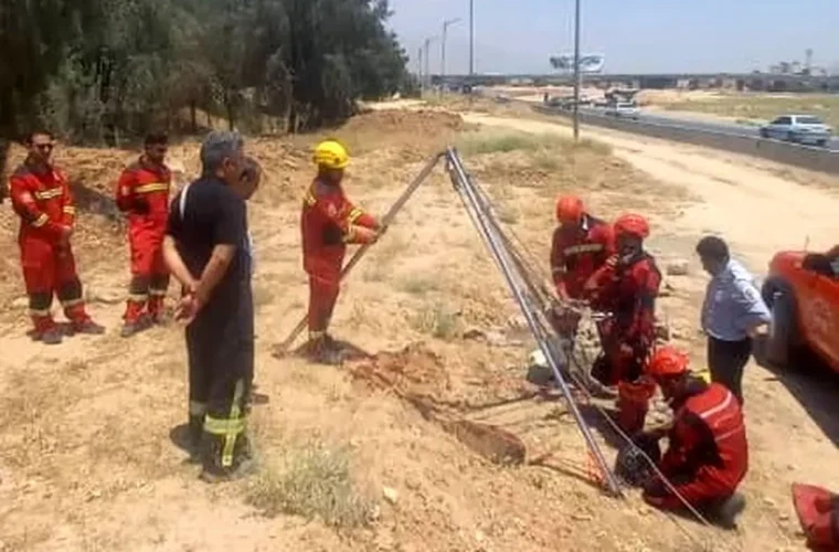 مرد گمشده شیرازی در چاهک فاضلاب پیدا شد