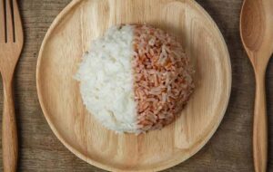 فرق برنج دودی با قهوه ای؛ کدام یک برای خرید و مصرف بهتر است؟
