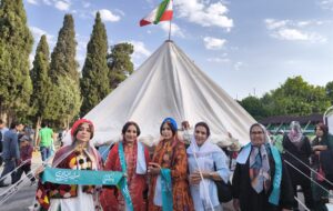 پذیرایی گرم شیرازی ها از یک مهمان در تابستان که باید ببینید (+فیلم)