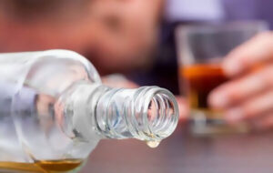 ۴ متهم توزیع مشروبات الکلی مرگبار کرج اعدام می شوند