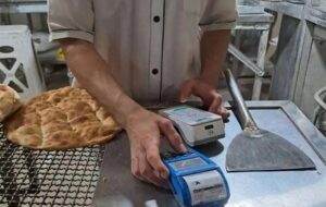 کسب سودهای بادآورده نانوایی‌ها با تخلف ۳ جانبه که مشتری ها بدانند