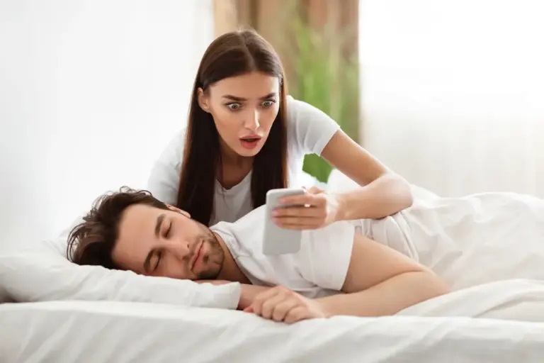 نشانه های مردان خیانت کار