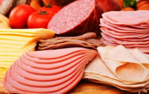 روش ساده درست کردن کالباس خانگی خوشمزه و سالم که از خوردنش لذت ببرید