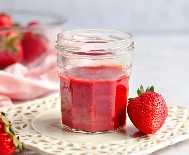 طرز تهیه شربت توت فرنگی