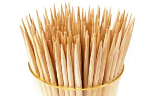 مضرات استفاده از خلال دندان که از آن بی خبر بودید!