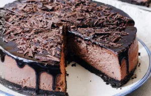 طرز تهیه چیز کیک شکلاتی یخچالی بسیار خوشمزه