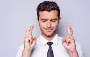 ۵ زبان بدنی که انجام دادن آنها ما را بسیار ضعیف نشان می دهد