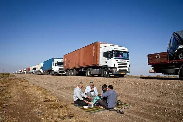 اتاقک کامیون، حریم خصوصی راننده به حساب می آید و نصب دوربین کنجکاوی و پایش این فضای خصوصی است jpg