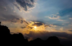 در این ساعات از روز مواظب تابش اشعه فرابنفش خورشید باشید