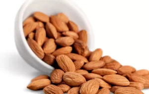 هشدار یک پزشک درباره تاثیر مصرف زیاد بادام روی افزایش وزن