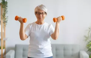 زنان در هر دهه از زندگی با چه چالش های سلامتی مواجه‌ می‌شوند؟