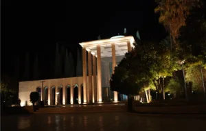 امشب با غزلی از سعدی :صبر و دل و دین می‌رود و طاقت و آرام