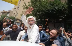 لحظه گذاشتن کلاه محلی سر سعید جلیلی در گرگان+عکس