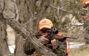 شکارچی سابقه دار بالاخره در بمو گرفتار محیط بانان شیرازی شد