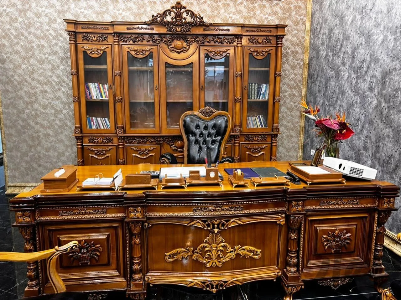 صندلی مدیریت شاهانه jpg