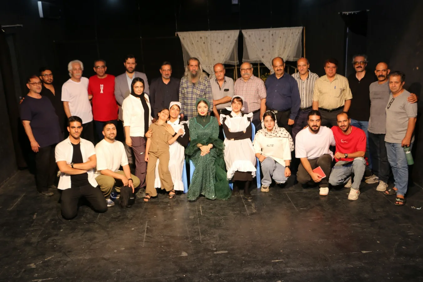 تئاتر کلفت ها 5 jpg