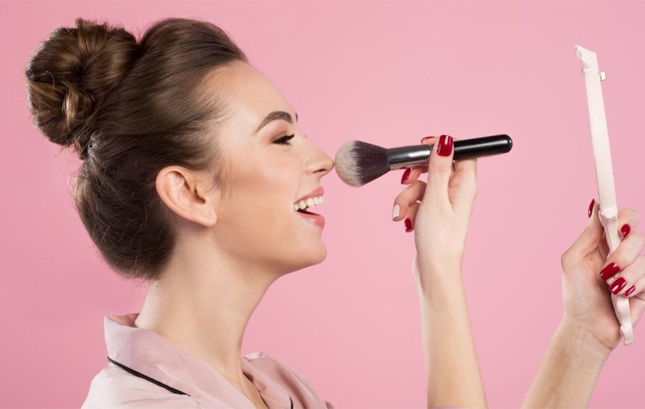 عوارض آرایش کردن هرروز
