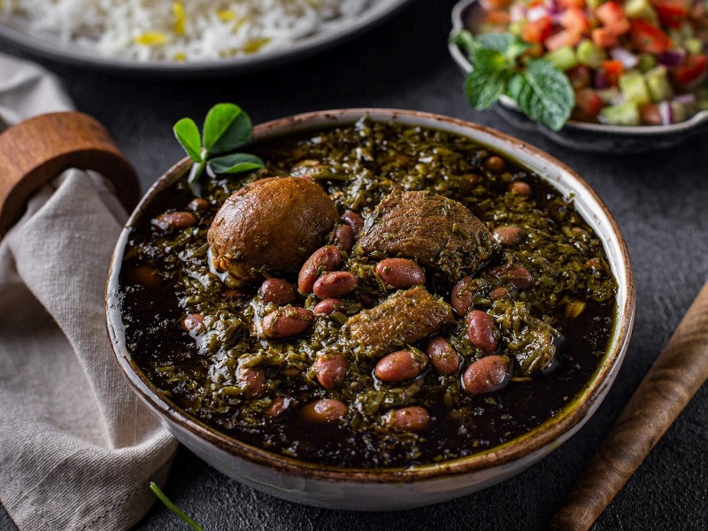 تیره و سیاه شدن قورمه سبزی