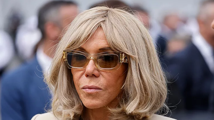 پرداخت 8000 یورو بخاطر ادعای مرد بودن همسر رئیس جمهور فرانسه