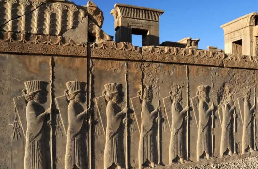برگزاری رویداد آموزشی سنگ تراشی در مجموعه جهانی تخت جمشید