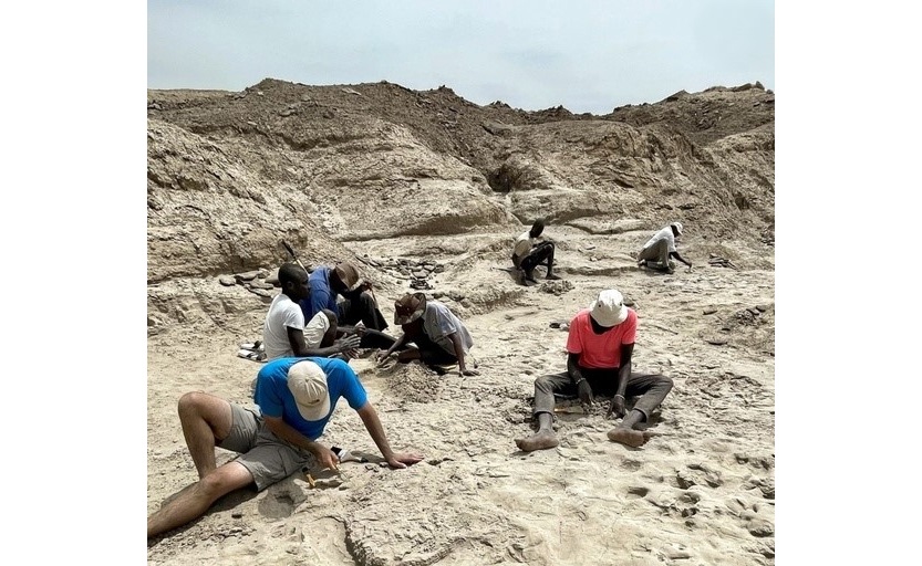 عکس دو انسان ماقبل تاریخ 2 1