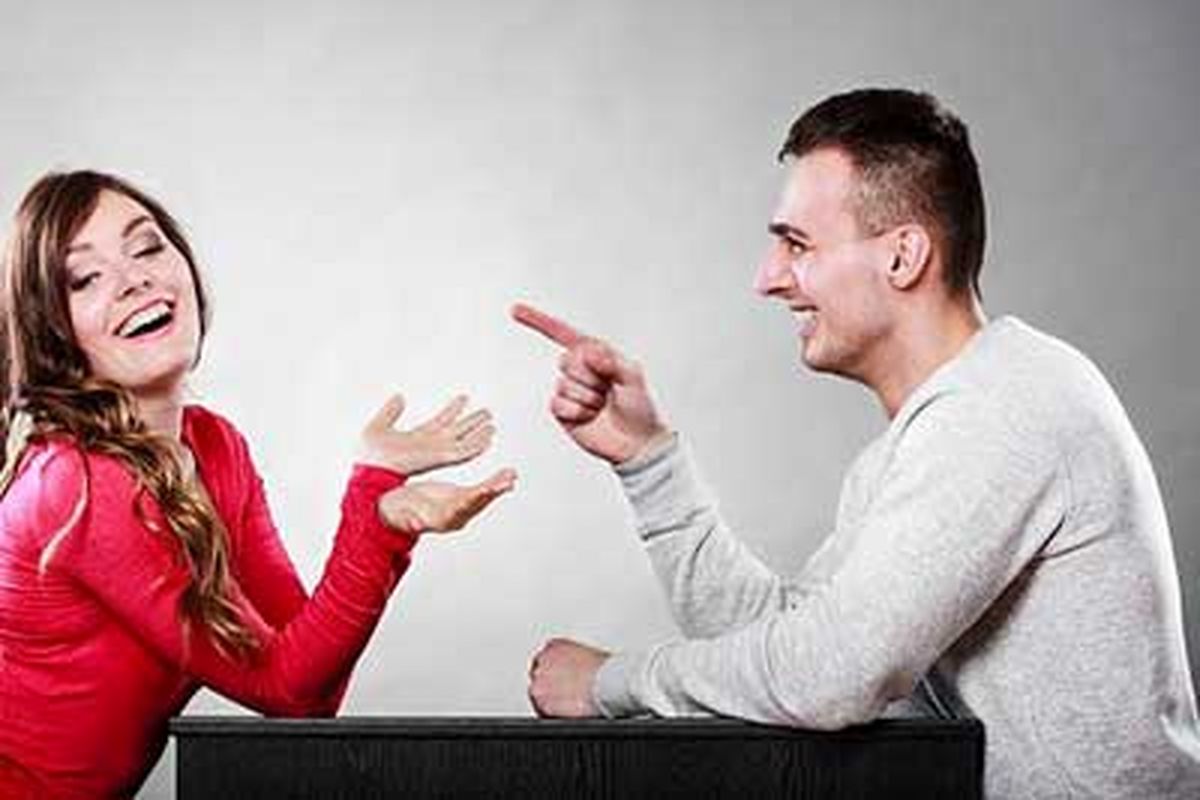 ۸ رفتار غلط در خانم ها که مردان عاشق آن هستند