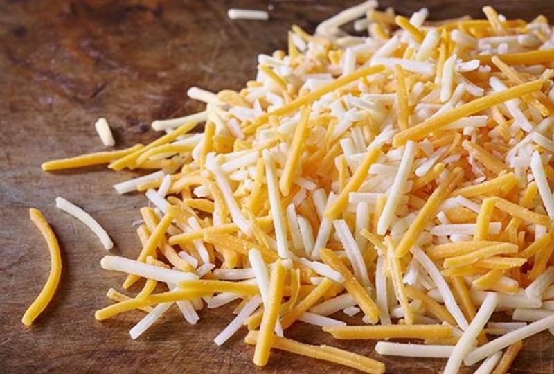 تفاوت پنیر پیتزا سفید و زرد چیست؟