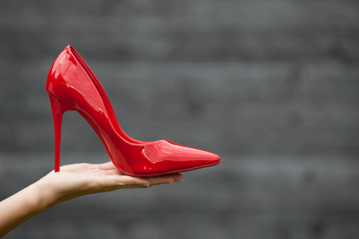 تعبیر خواب کفش قرمز چیست؟