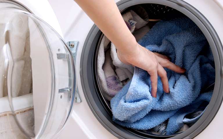 دلایل آبکشی نکردن ماشین لباسشویی و راه حل های رفع آن