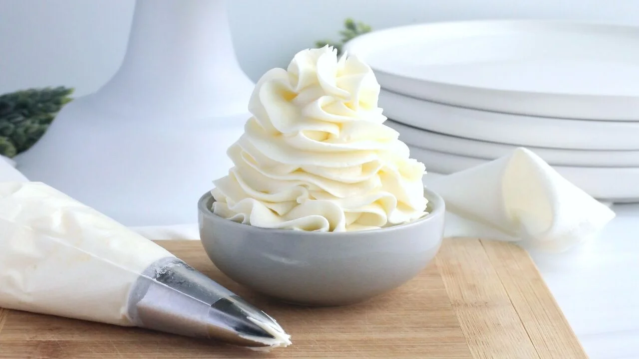 ۴ روش درست کردن خامه کیک خانگی با کمترین مواد