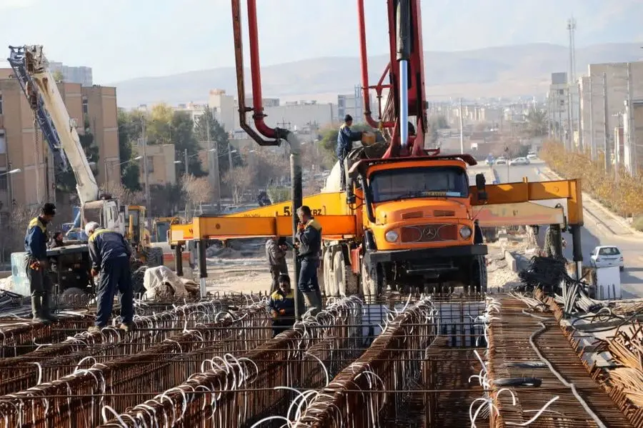 رئیس سازمان عمران شهرداری شیراز: بتن‌ریزی در عرشه تقاطع غیرهمسطح قائم-رحمت-احمدی شروع شد