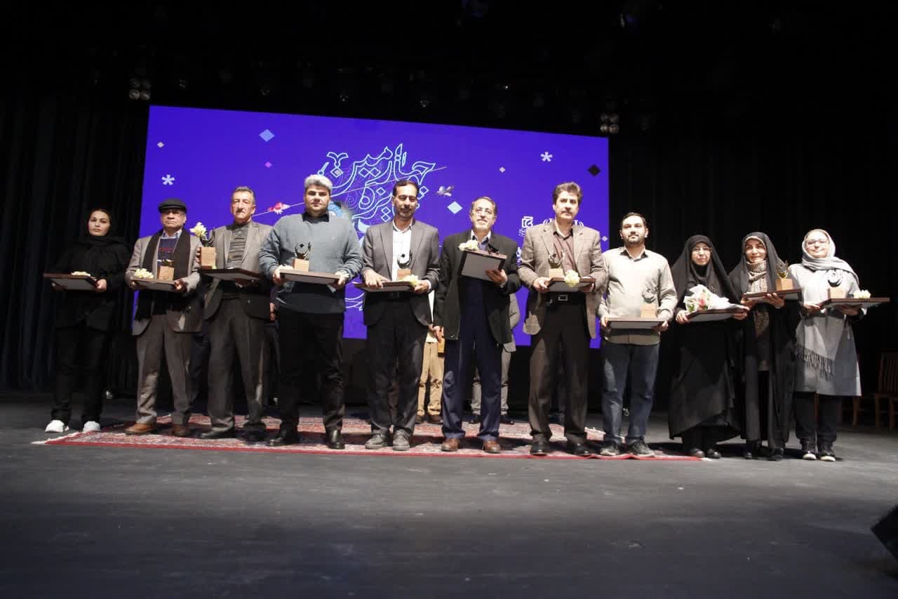 استاد زبان و ادبیات فارسی دانشگاه شیراز برندۀ چهارمین جایزۀ دوسالانۀ کتاب سال فارس