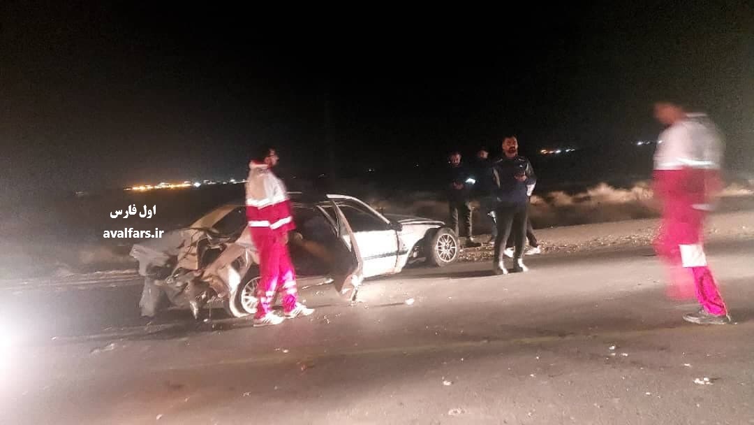 خودرو پارس پس از واژگونی در جاده لامرد به خنج+عکس