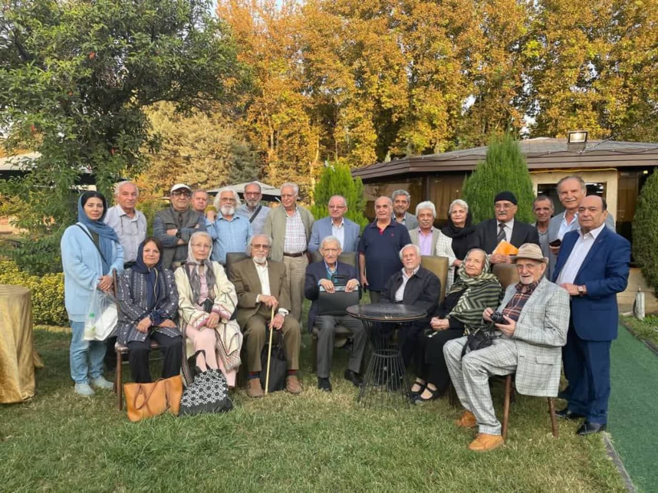 شمع انجمن فارسیان مقیم تهران پس از ۷۵ سال هنوز روشن است