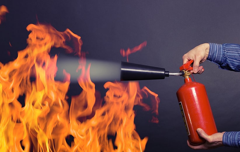 آشنایی با ۳ روش ساده اما پر اهمیت برای خاموش کردن آتش(+فیلم)