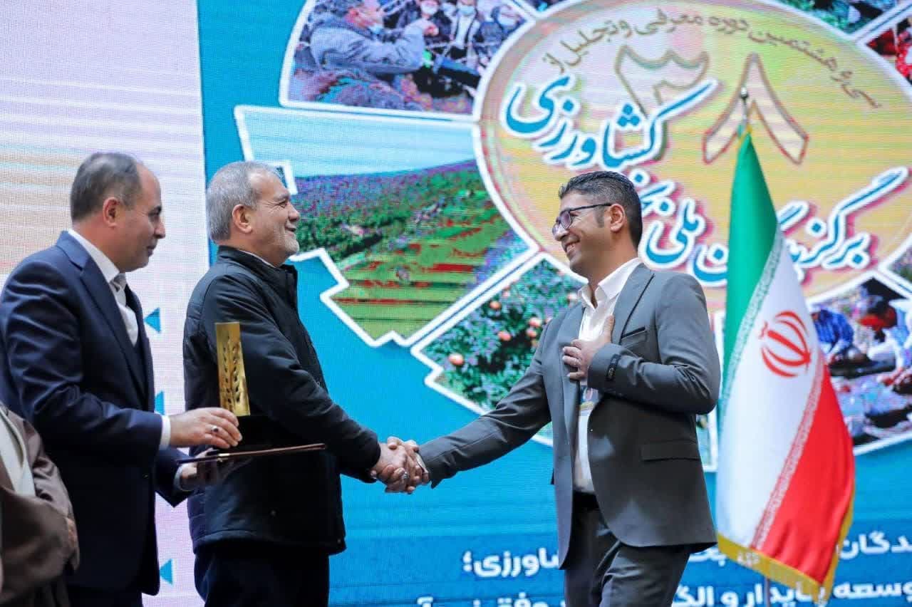 تجلیل از ۸ کشاورز نمونه ملی «استان فارسی» با حضور رئیس جمهور+اسامی