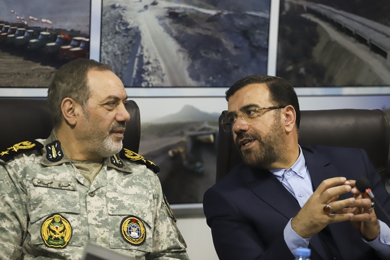 تاکید استاندار فارس بر تکمیل قطعه ۷ آزادراه شیراز -اصفهان/ وزیر دفاع: وضعیت کسب درآمد آزادراه معین شود