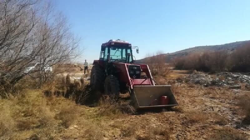 توقیف تجهیزات تخریب بستر و حریم رودخانه‌ رودخانه قره‌آغاج فارس