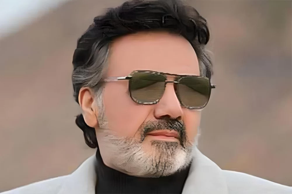 لحظه ورود معین خواننده لس‌آنجلسی به ایران +ویدئو