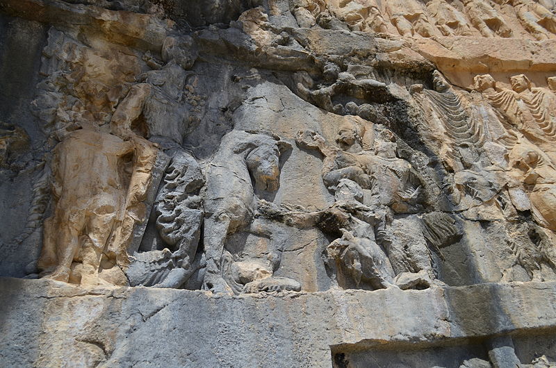 شاپور یکم کاخ والرین پیشاپور را برای امپراتور اسیر روم ساخت؟