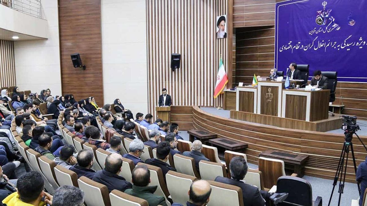 هدیه ۱۰۰۰ دلاری مدیرعامل شرکت به زن راننده‌اش با پول مردم