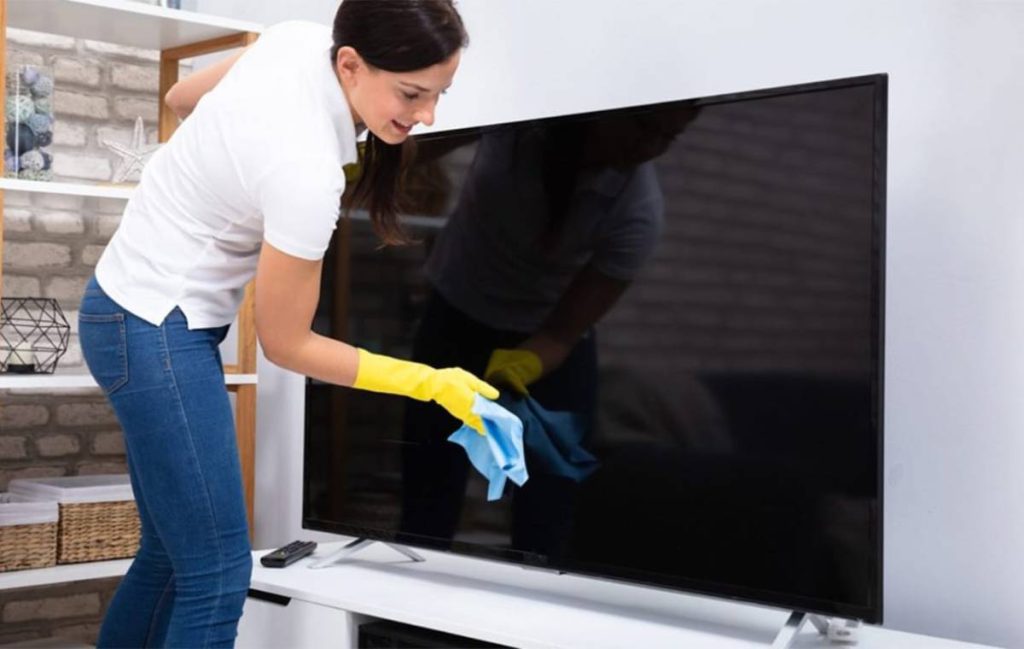 بهترین روش برای تمیز کردن شیشه تلویزیون‌