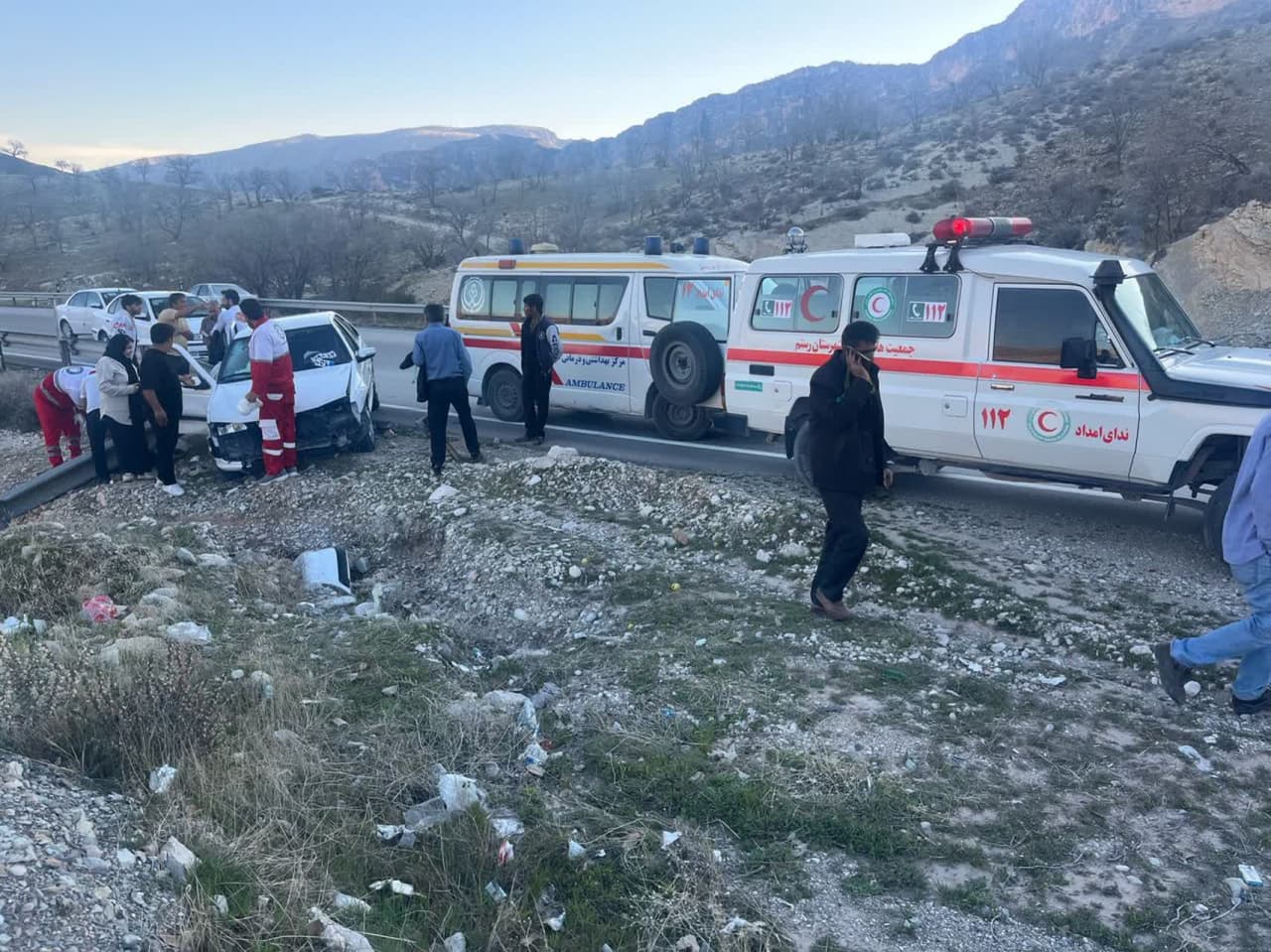 در جاده رستم – یاسوج پژو پارس و نیسان شاخ به شاخ شدند