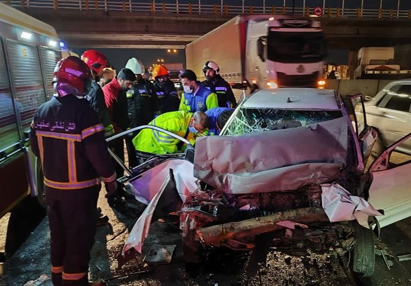 تصادف مرگبار تریلر و دو پراید در جاده کازرون به بوشهر با ۷ کشته و زخمی