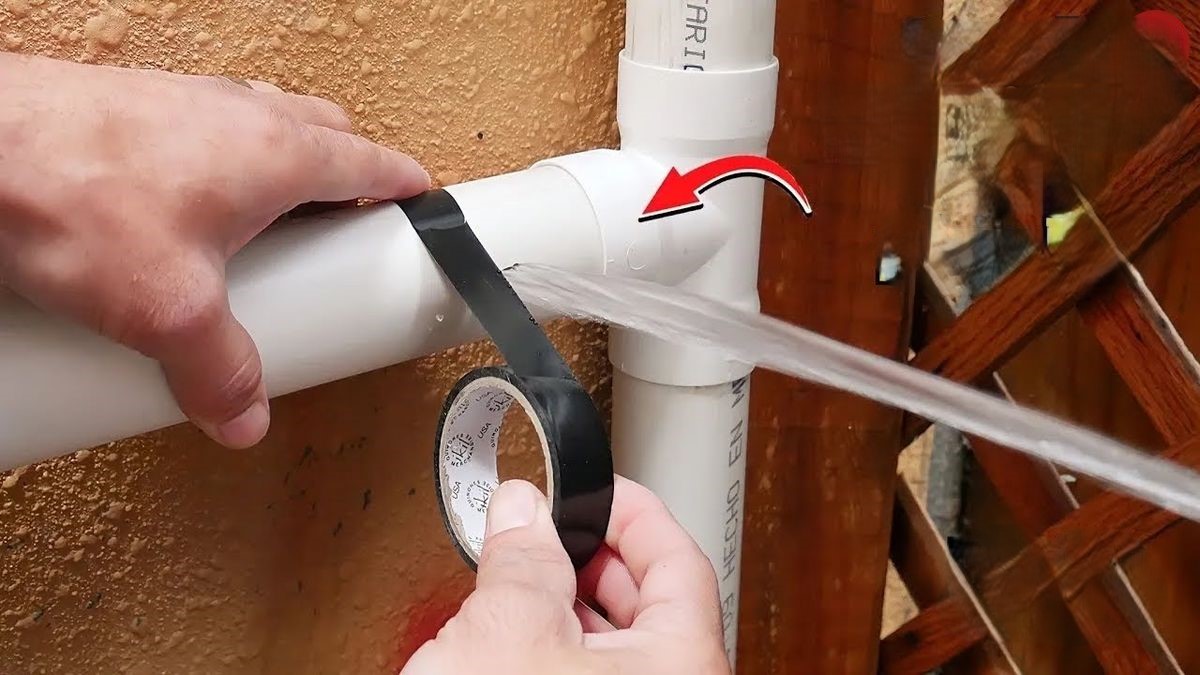 ۲ روش سریع و ساده برای تعمیر لوله آب شکسته (ویدئو)