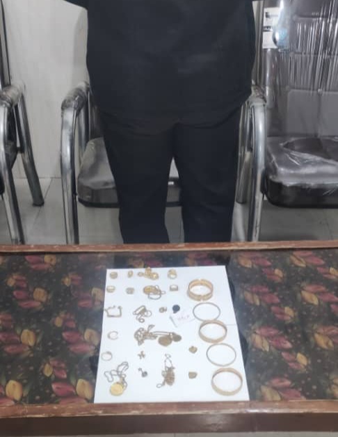 طلاهای سرقت شده از خانه یک شیرازی توسط پلیس داراب کشف شد