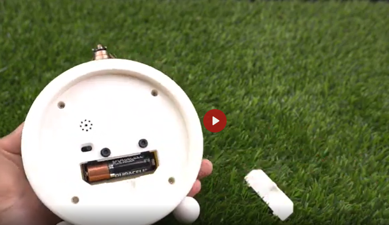 (فیلم) ترفند برق کار ماهر برای شارژ کردن باتری قلمی