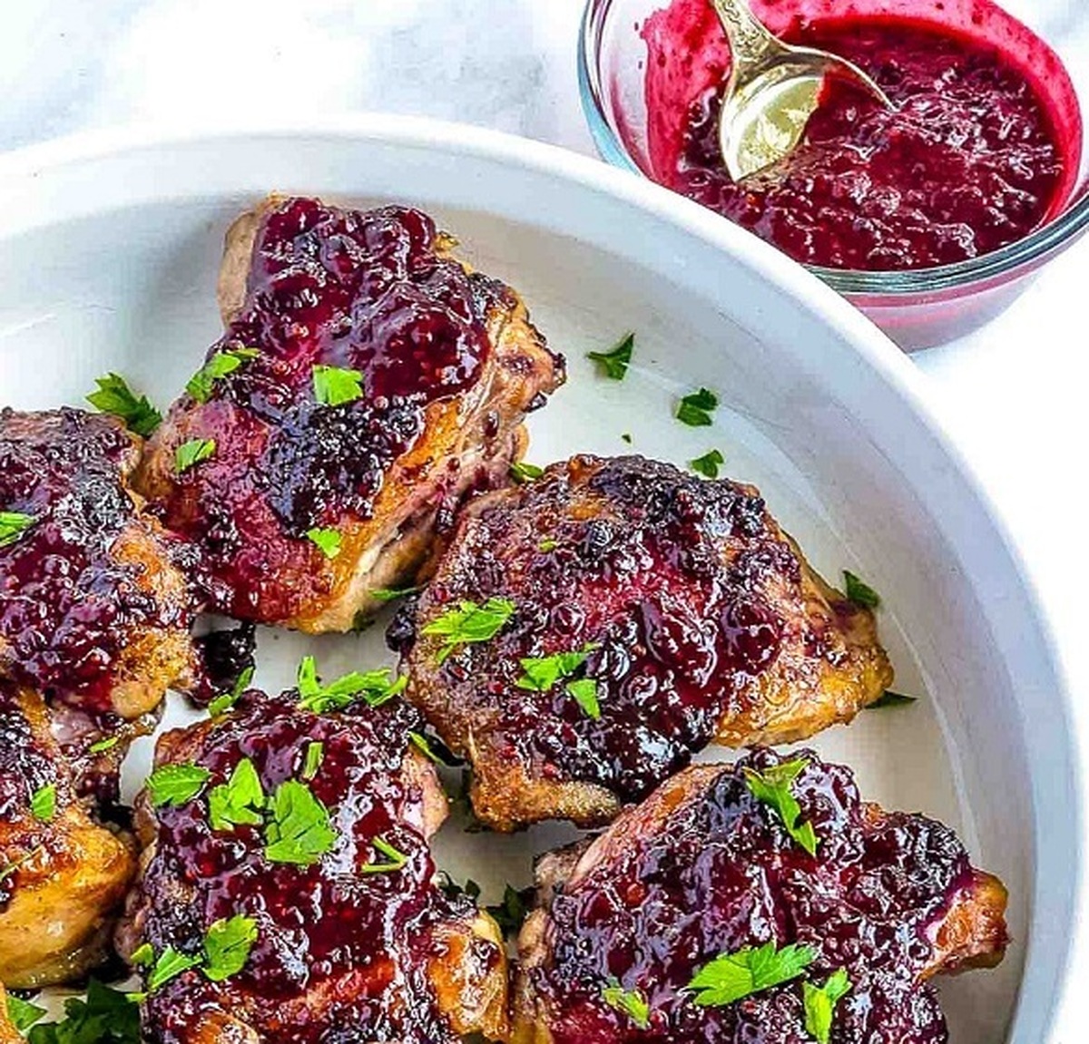 مرغ لبویی، یک غذای خوشمزه و رنگارنگ برای مهمانی‌ها